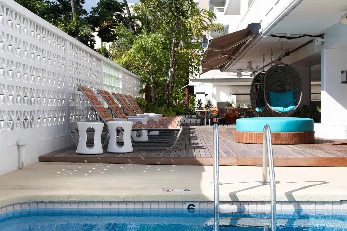Oasis Hotel Waikiki OUTDOOR_POOL