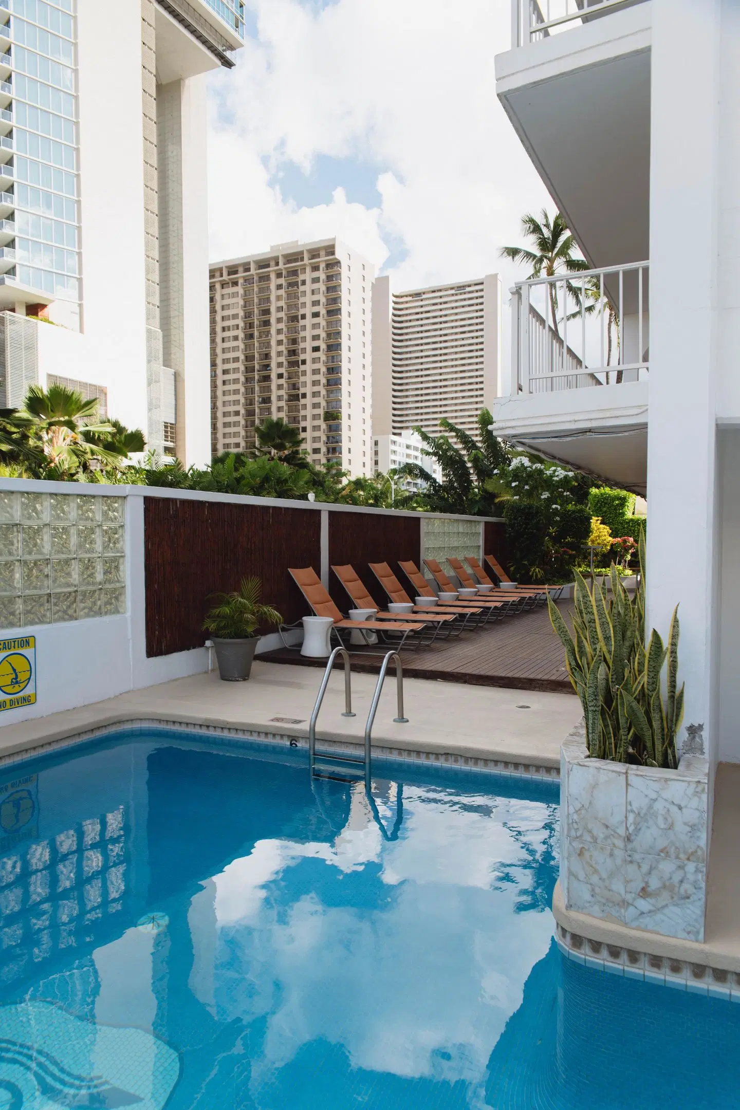 Oasis Hotel Waikiki OUTDOOR_POOL