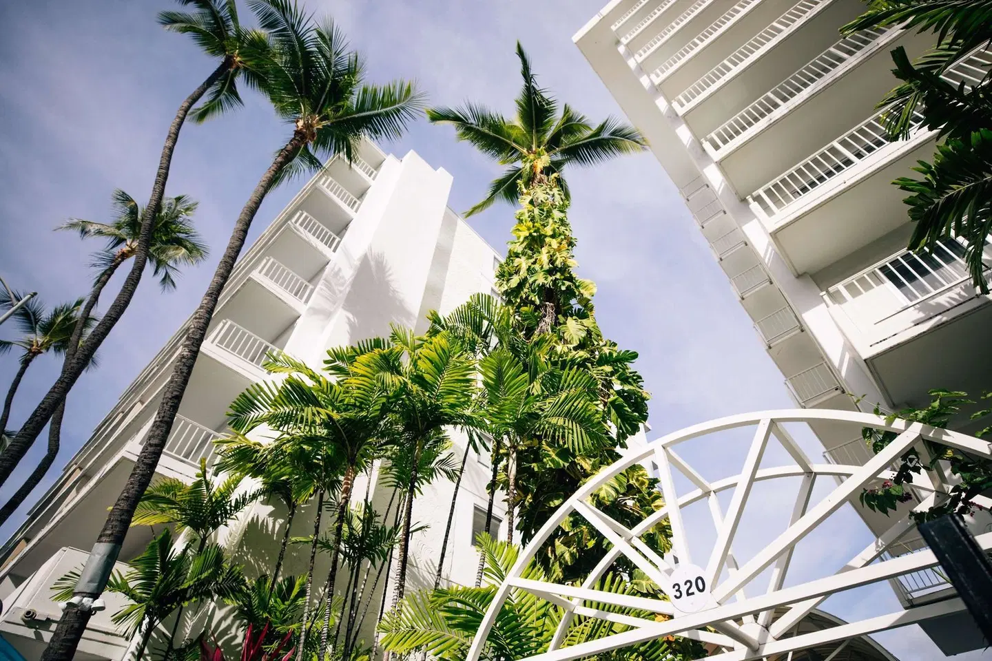 Oasis Hotel Waikiki EXTERIOR