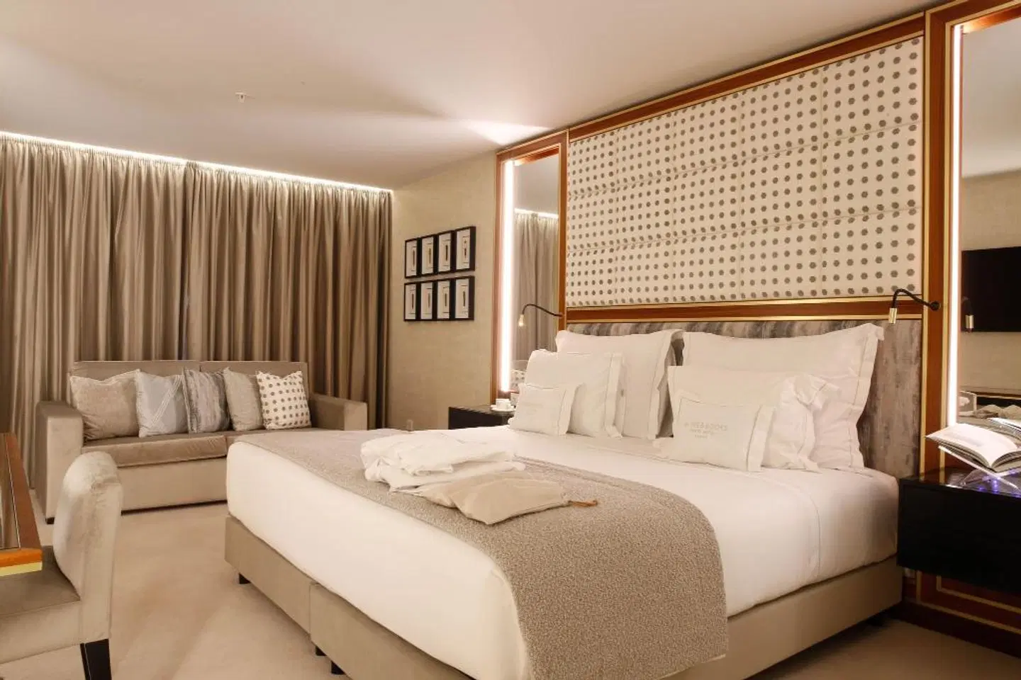 Wine & Books Porto Hotel ROOM_EXAMPLE