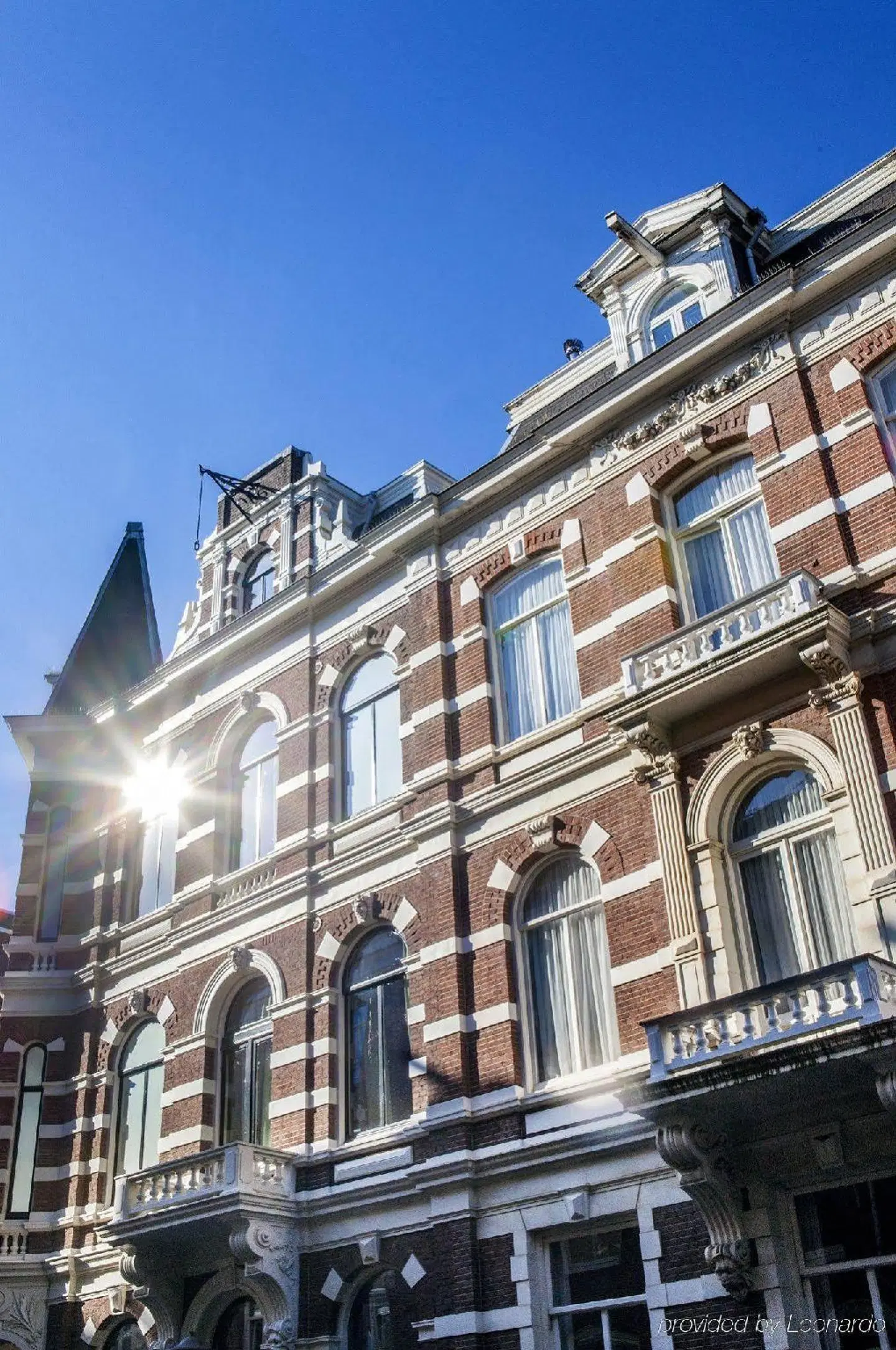 De Filosoof EXTERIOR