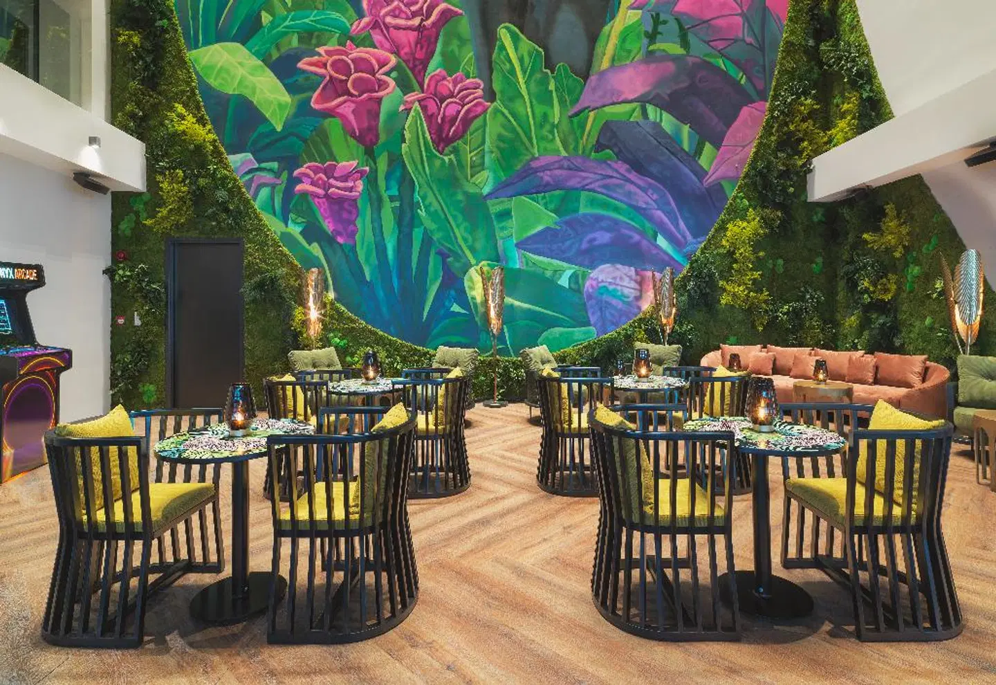 NYX Hotel Limassol by Leonardo Hotels Bar