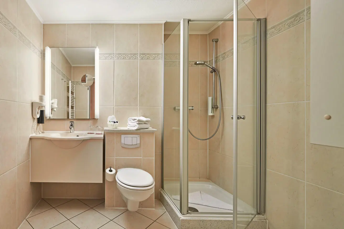 Ferien- und Freizeitpark Weissenhäuser Strand - Strandhotel Badezimmer