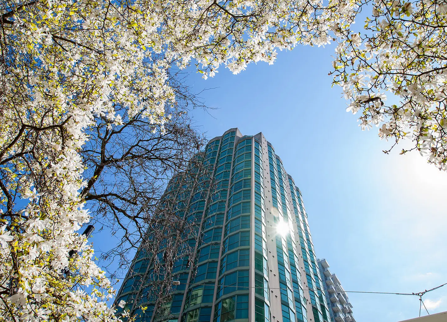 Rosedale on Robson Suite Hotel EXTERIOR