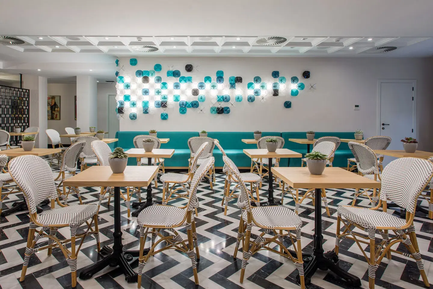 Room Mate Valeria Bar