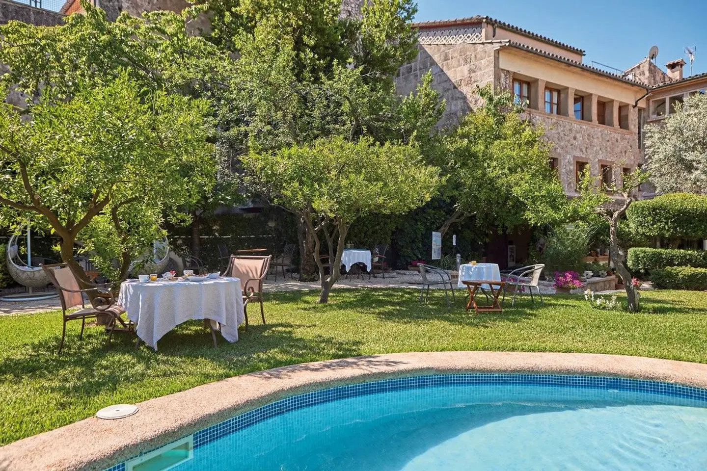 Son Sant Jordi OUTDOOR_POOL