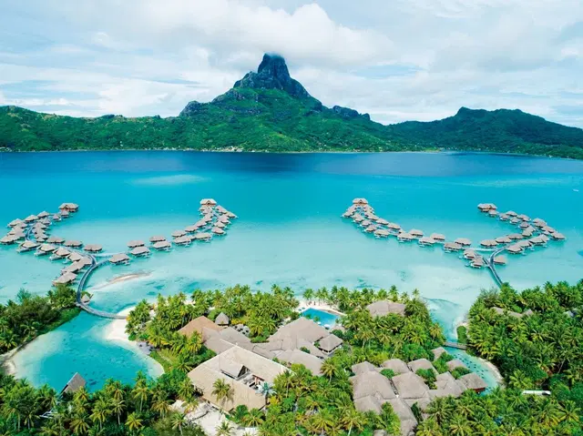 InterContinental Bora Bora Resort and Thalasso Spa Strand