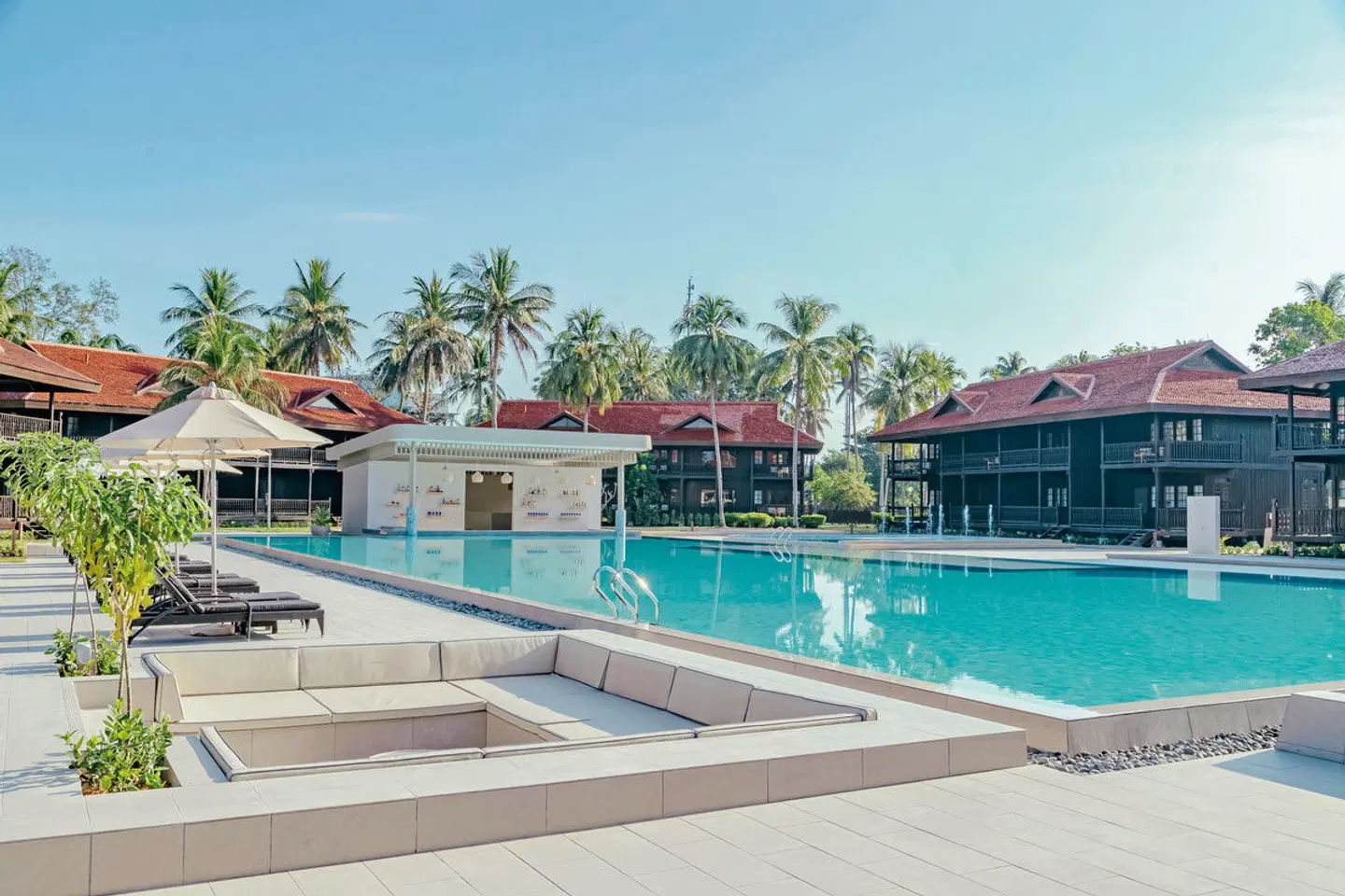 Pelangi Beach Resort & Spa OUTDOOR_POOL