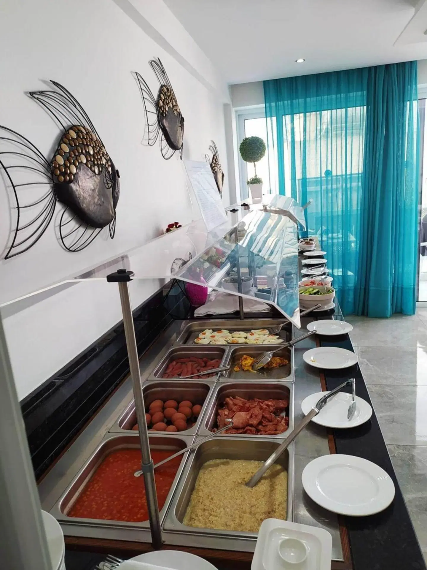 Sunny Blue Hotel Restaurant