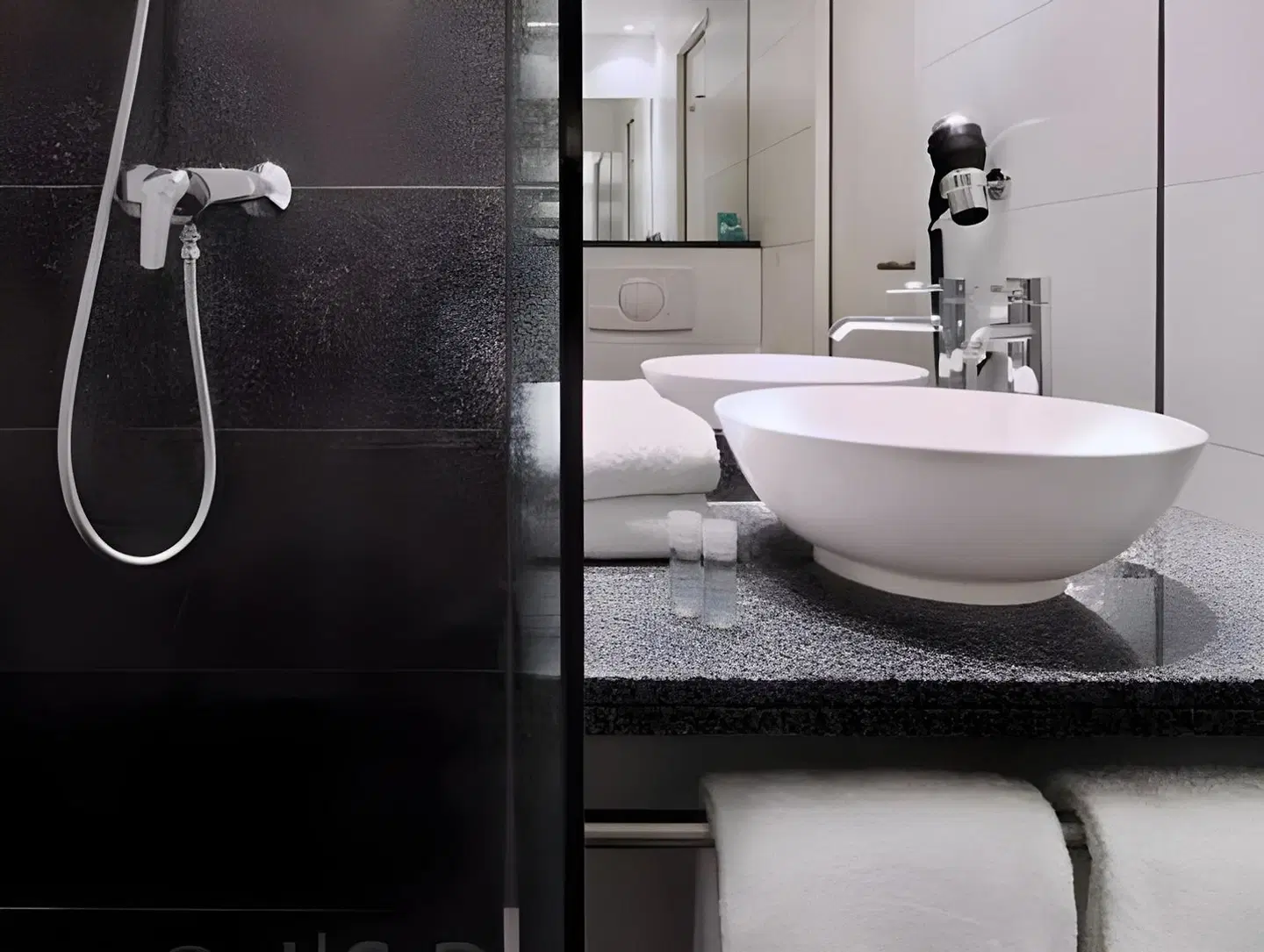 Motel One Stuttgart - Mitte Badezimmer