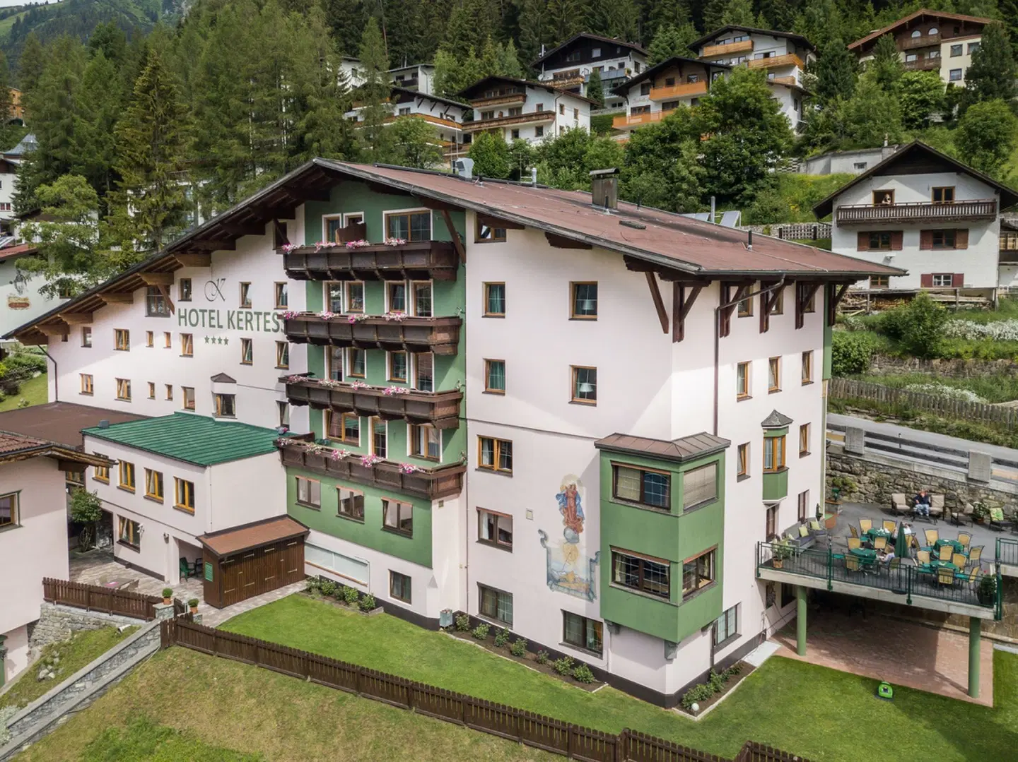 Hotel Kertess EXTERIOR