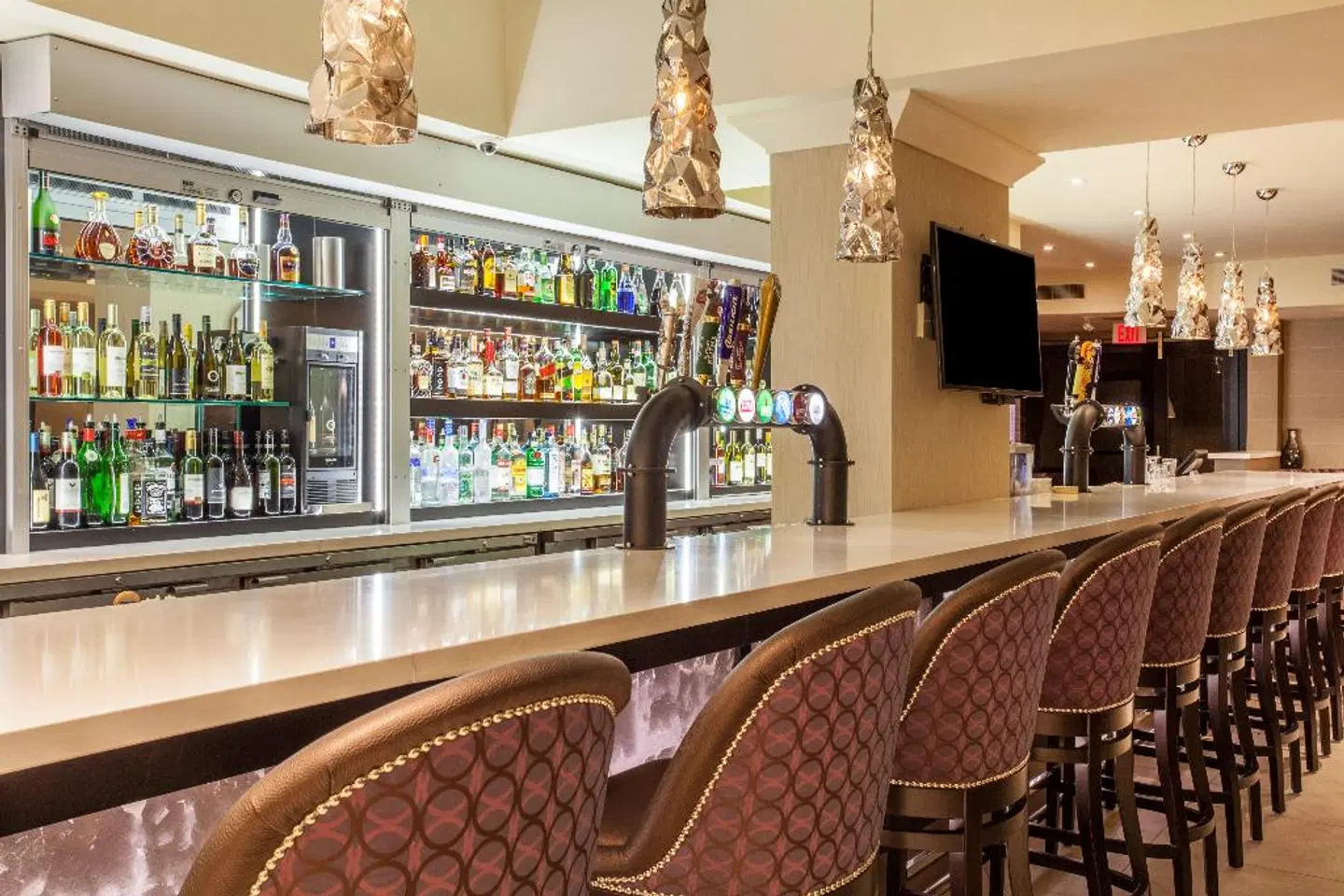 Holiday Inn Toronto International Airport Bar