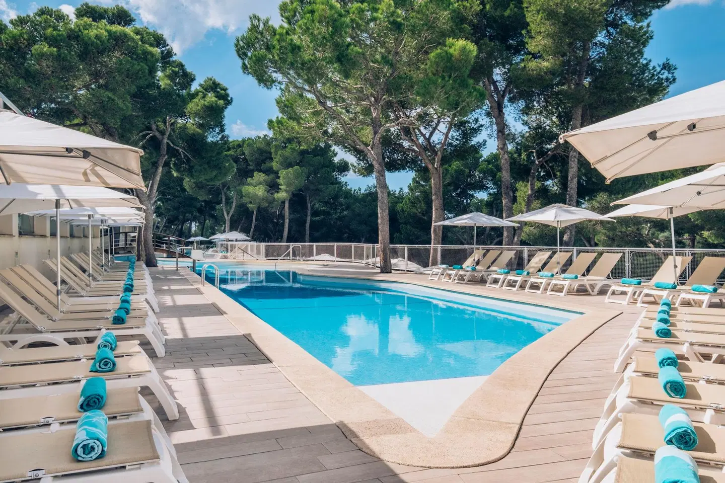 Iberostar Waves Club Cala Barca OUTDOOR_POOL