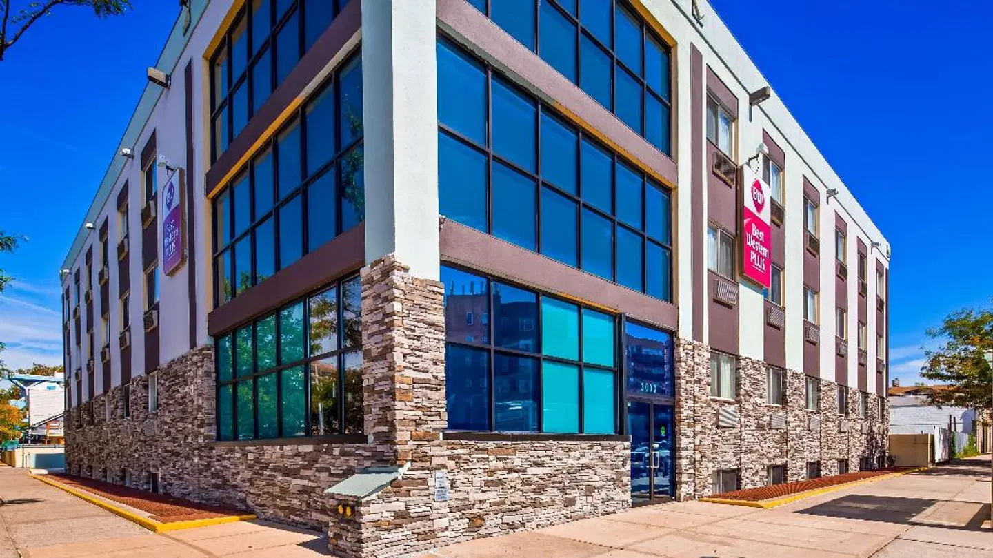 Best Western Plus Brooklyn Bay Hotel EXTERIOR