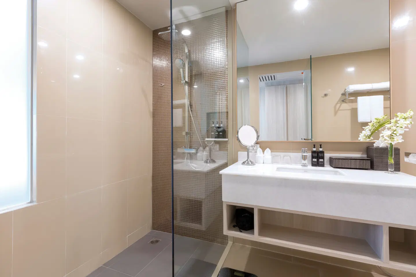 X10 Khaolak Resort Badezimmer