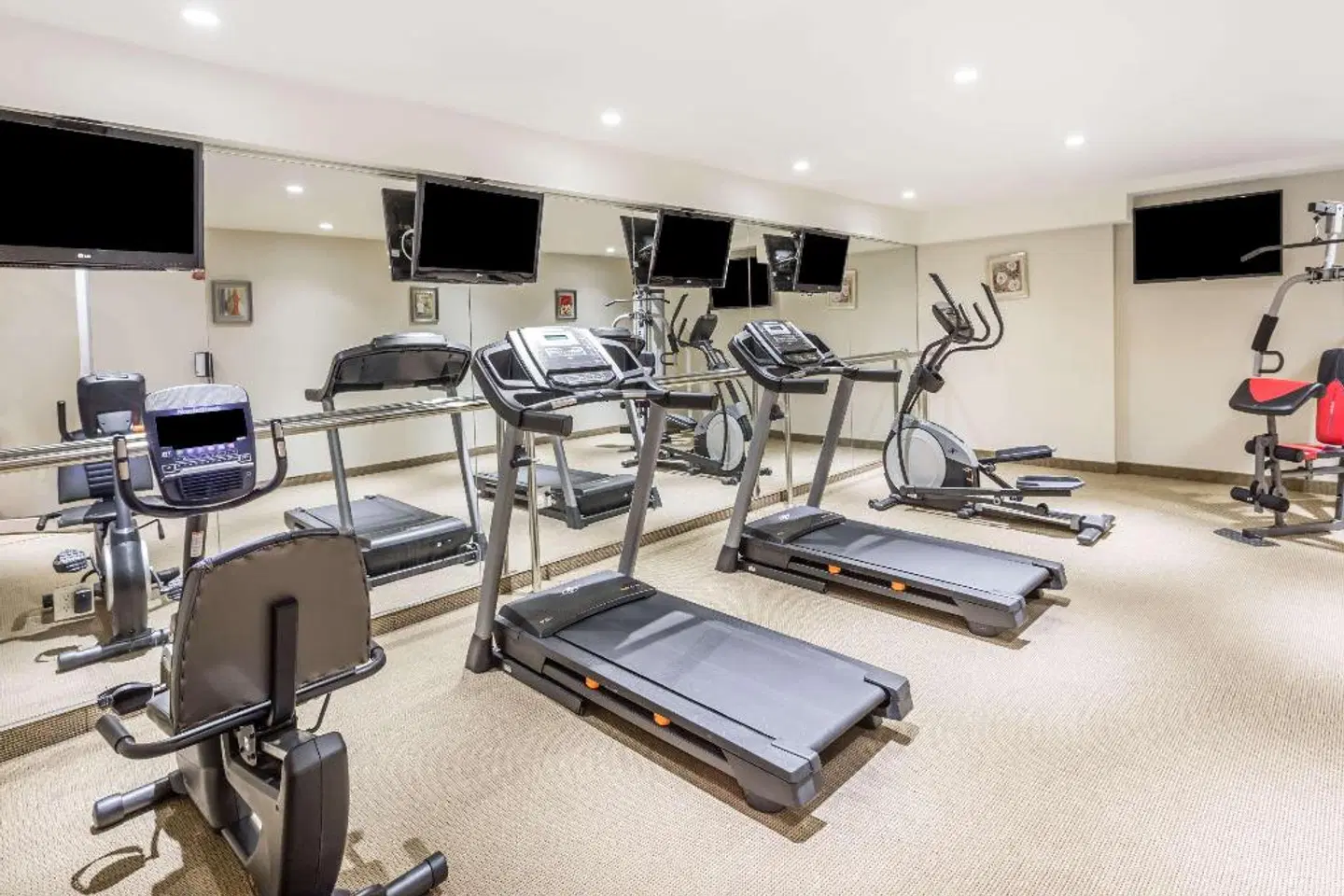 Ramada by Wyndham Flushing Queens SPORTS_AND_LEISURE