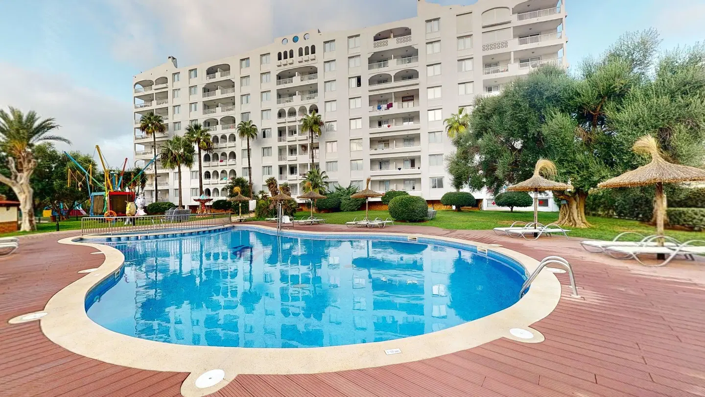 HYB Eurocalas OUTDOOR_POOL