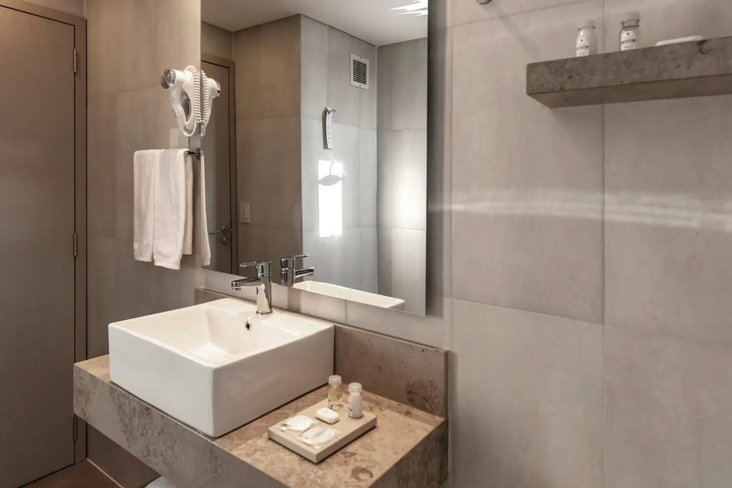 Huinid Obelisco Badezimmer