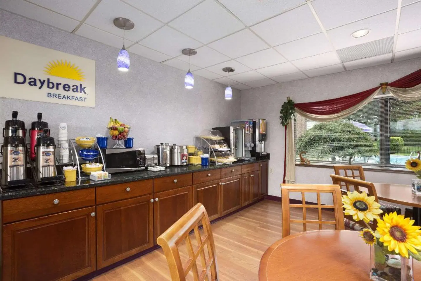 Days Inn by Wyndham Middletown Bar