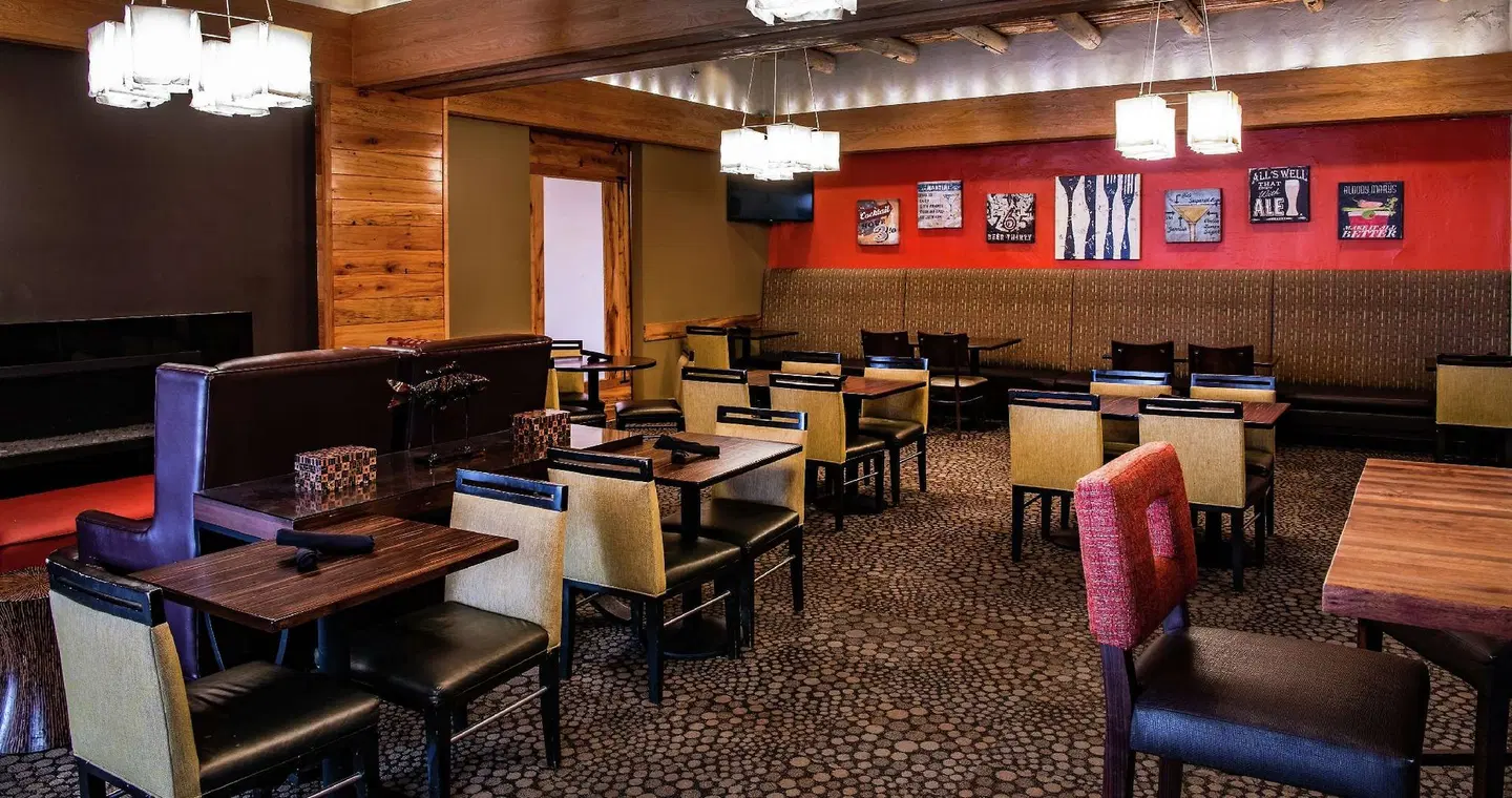 DoubleTree by Hilton Hotel Portland Bar