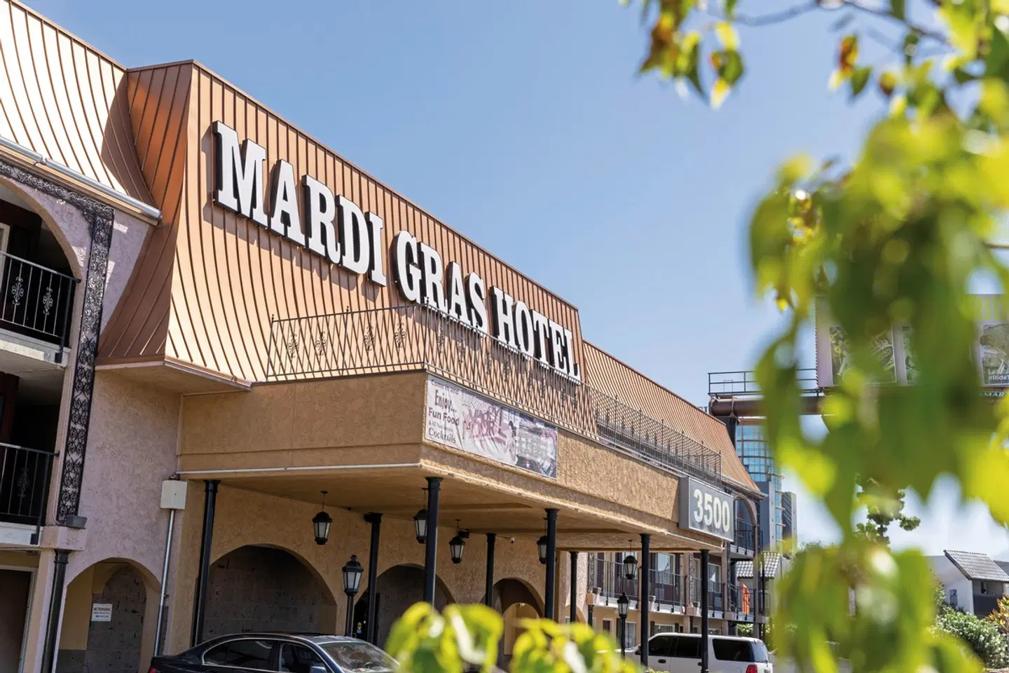 Mardi Gras Hotel & Casino EXTERIOR