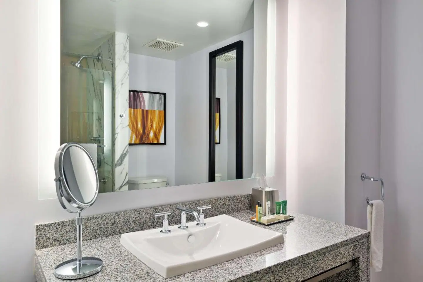 West 57th Street by Hilton Club Badezimmer