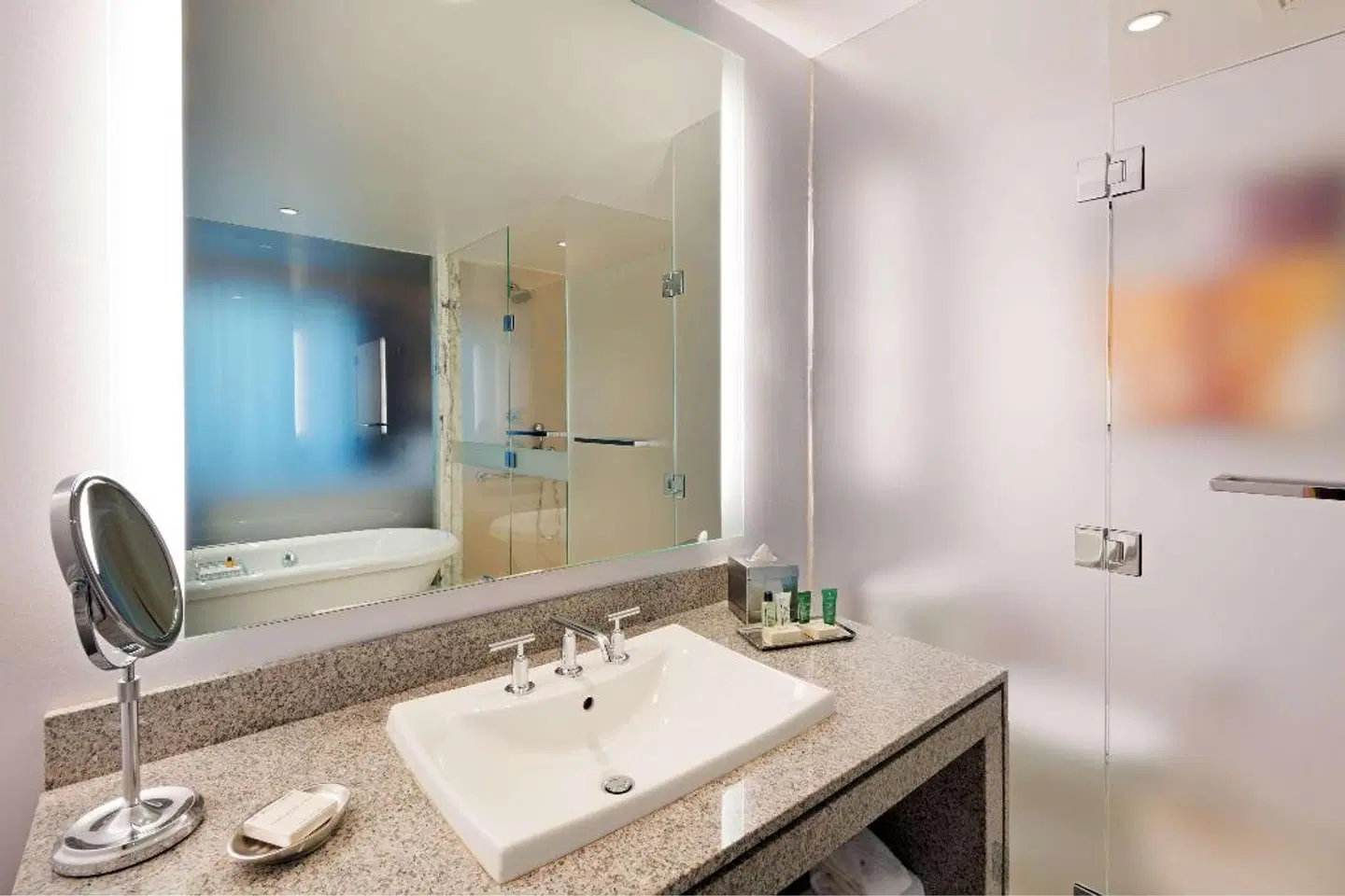 West 57th Street by Hilton Club Badezimmer