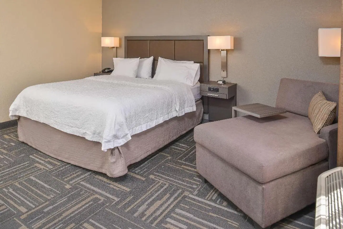 Hampton Inn closest to Universal Orlando ROOM_EXAMPLE