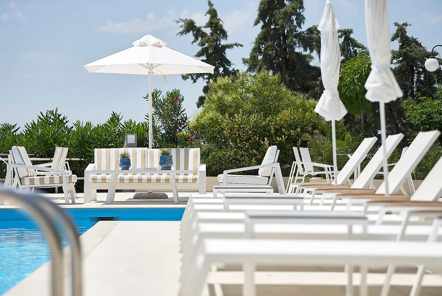Glavas Inn OUTDOOR_POOL