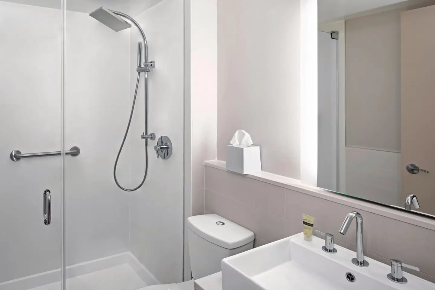 Element New York Times Square West Badezimmer