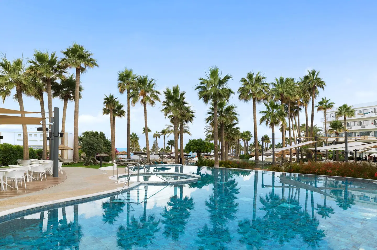St. George Beach Hotel & Spa Resort OUTDOOR_POOL