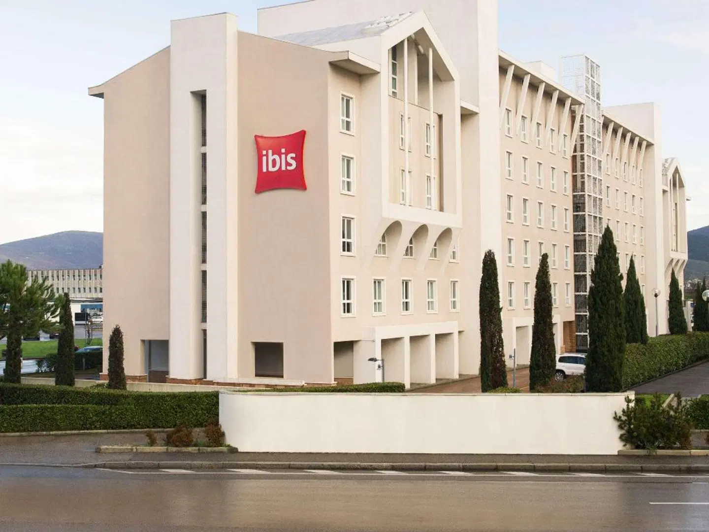 ibis Florence North Airport EXTERIOR