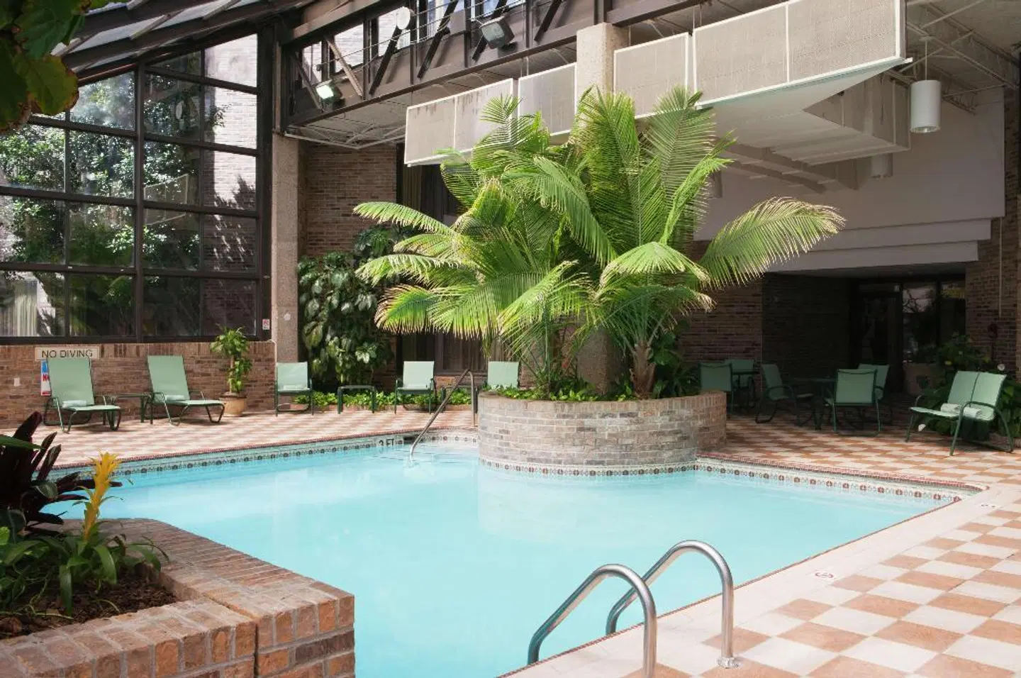 DoubleTree by Hilton Memphis OUTDOOR_POOL