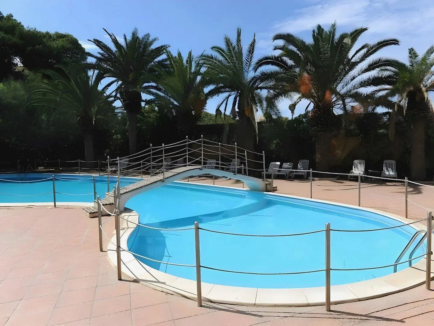 President OUTDOOR_POOL