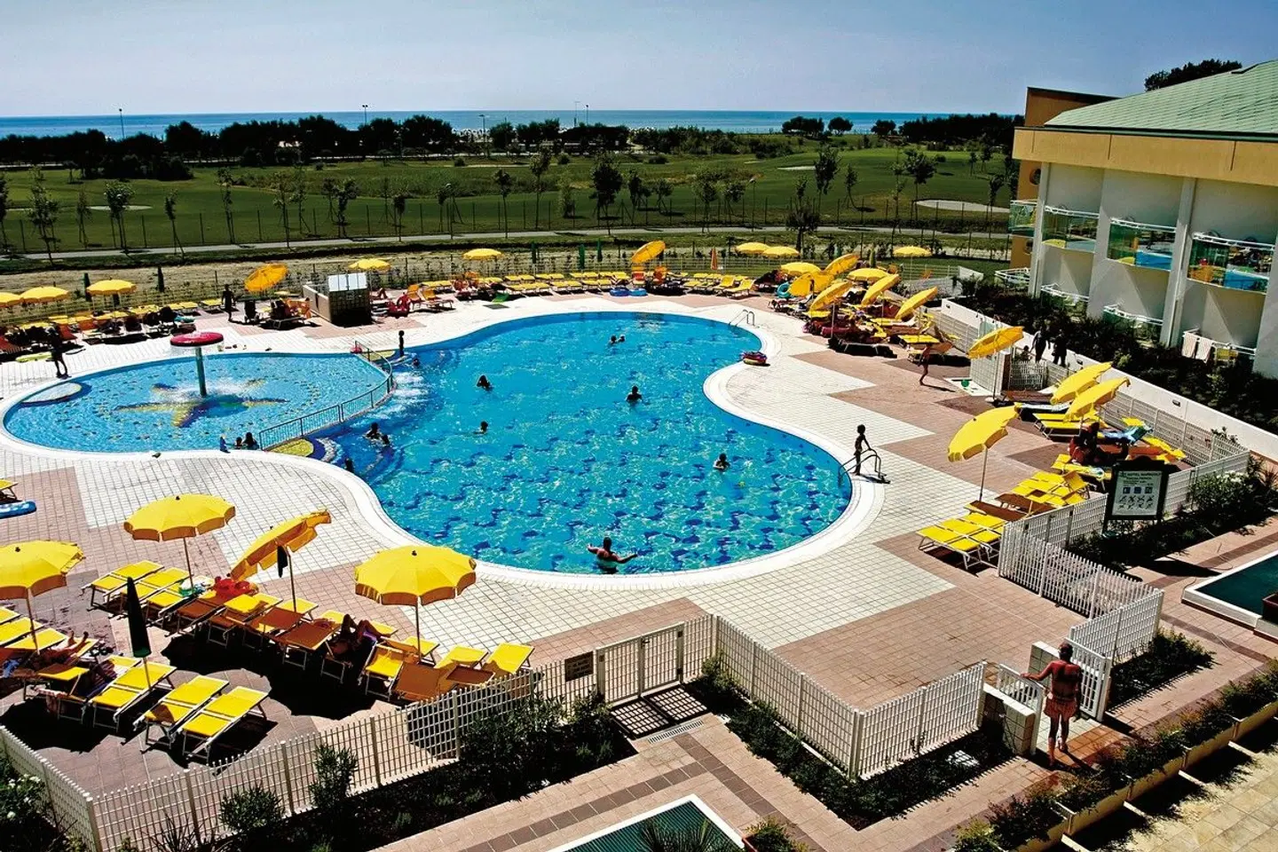 Maregolf OUTDOOR_POOL