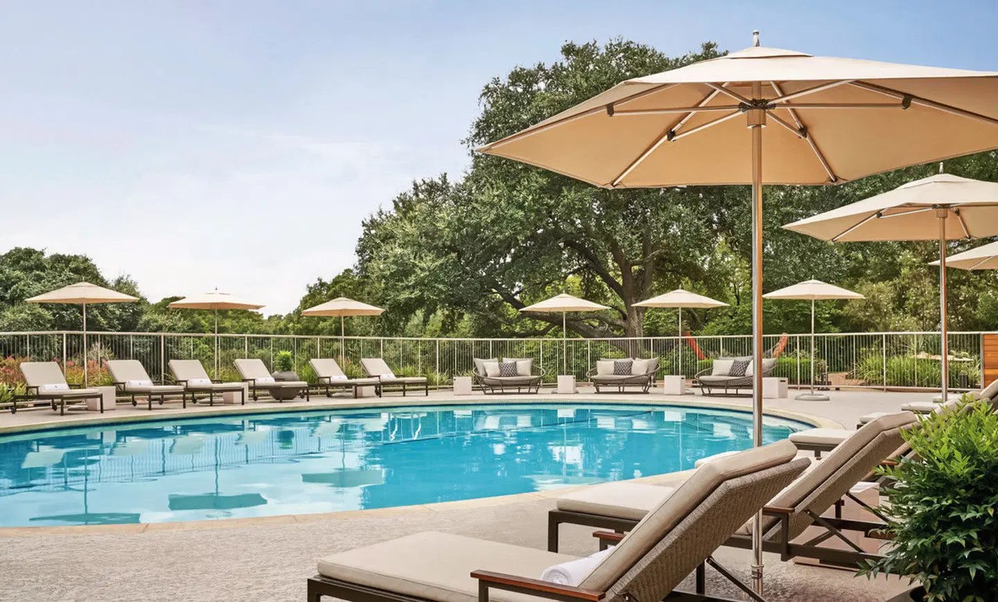Four Seasons Hotel Austin OUTDOOR_POOL