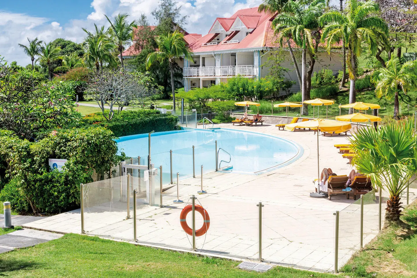 P&V Holiday Village Sainte-Anne OUTDOOR_POOL