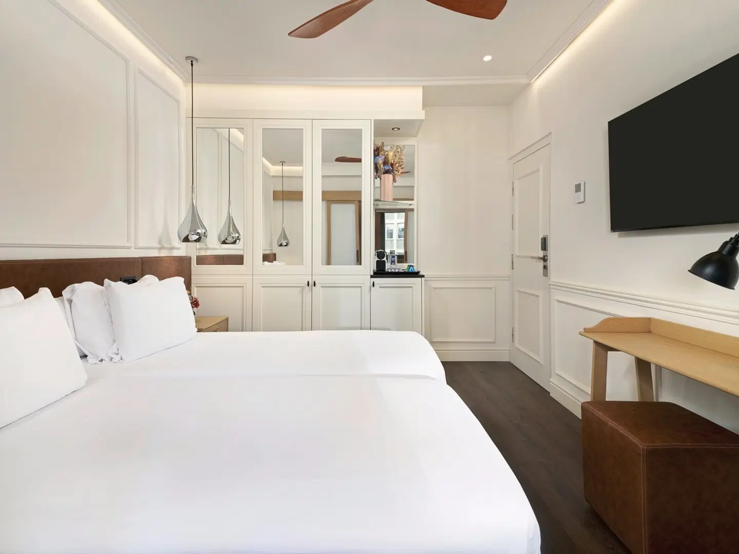 H10 Universitat ROOM_EXAMPLE