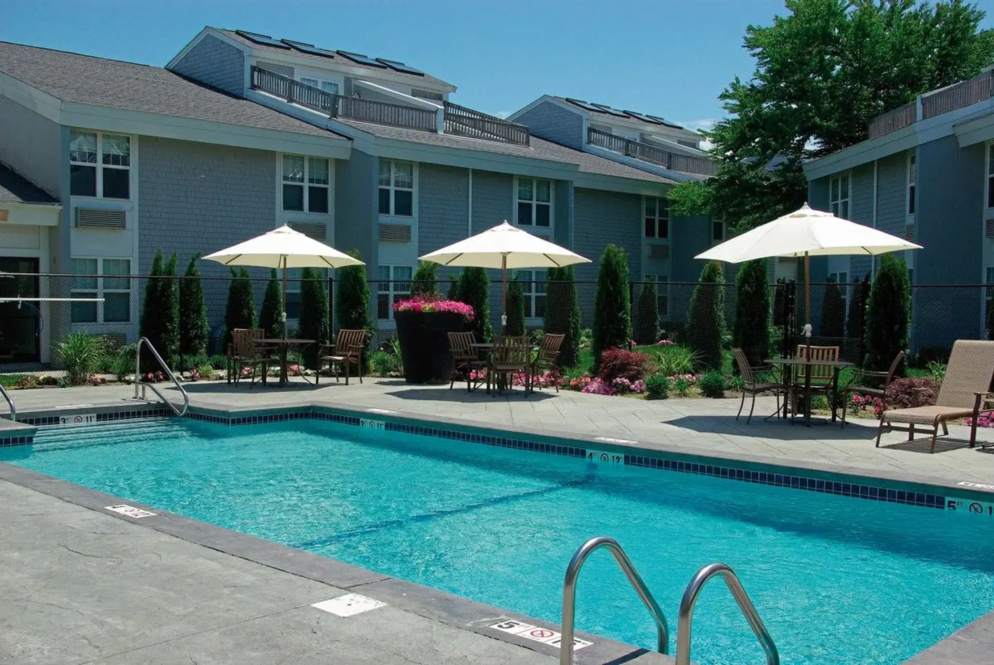 Holiday Inn Cape Cod - Hyannis OUTDOOR_POOL