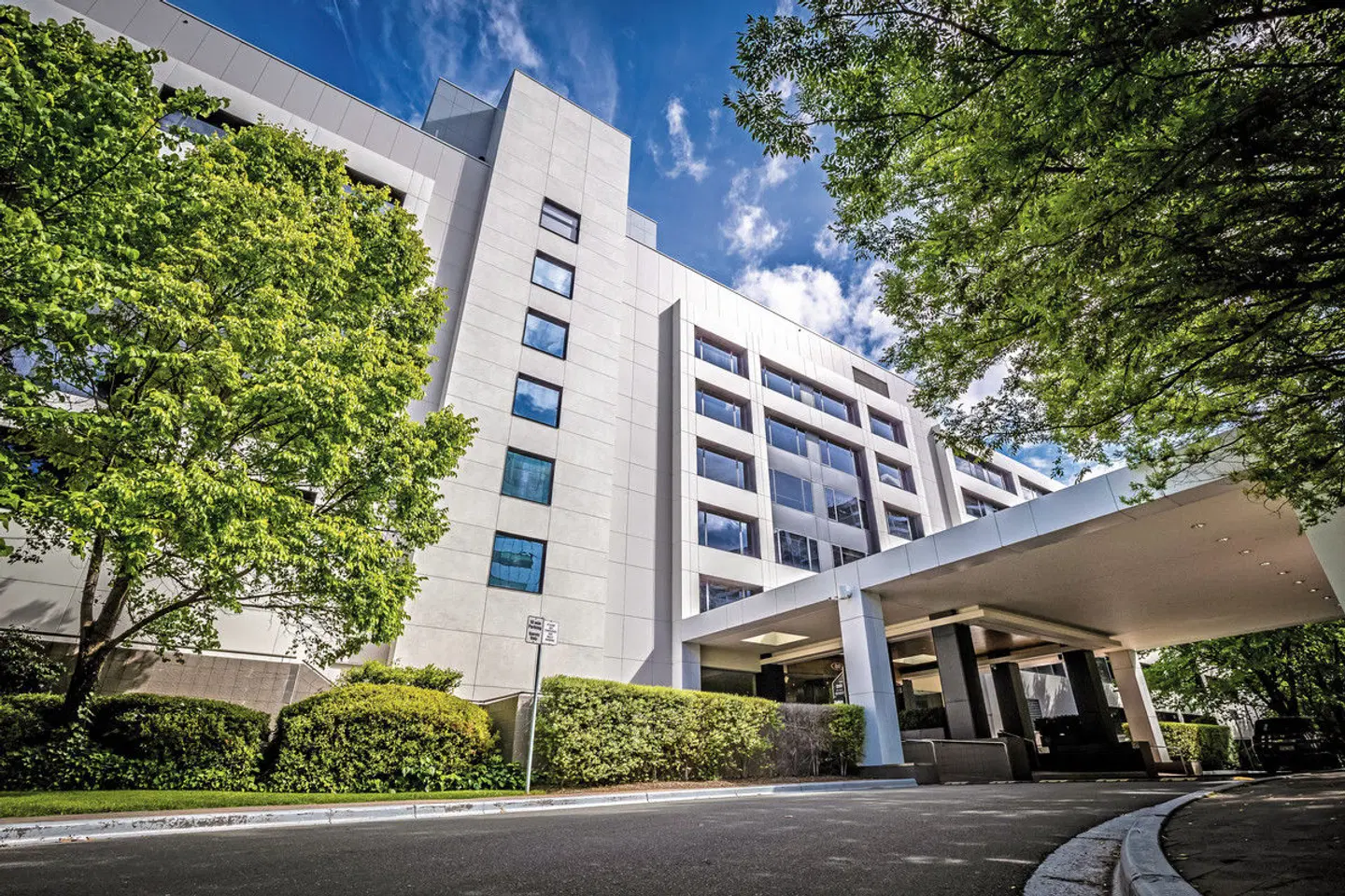 Crowne Plaza Canberra EXTERIOR