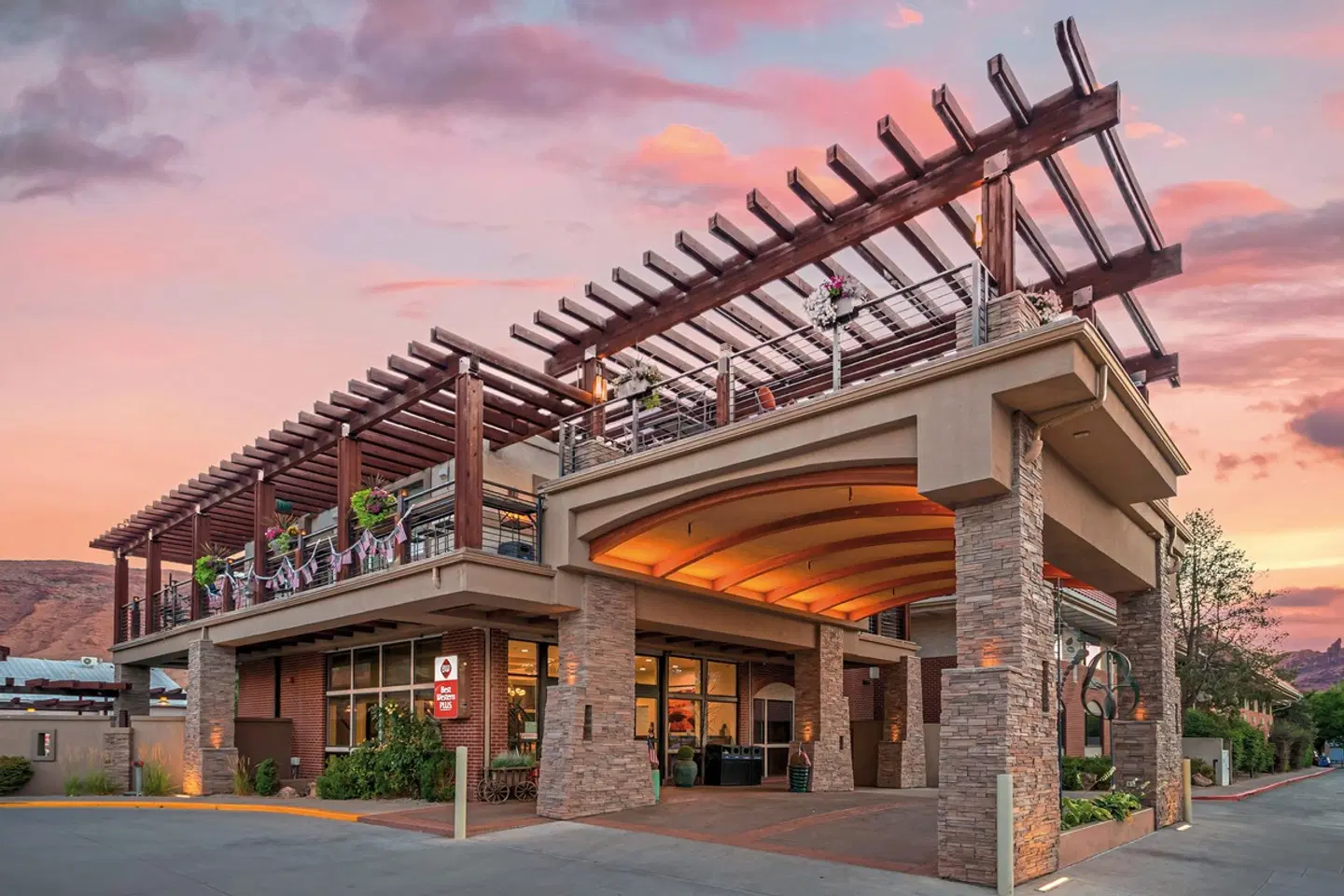 Best Western Plus Canyonlands Inn EXTERIOR