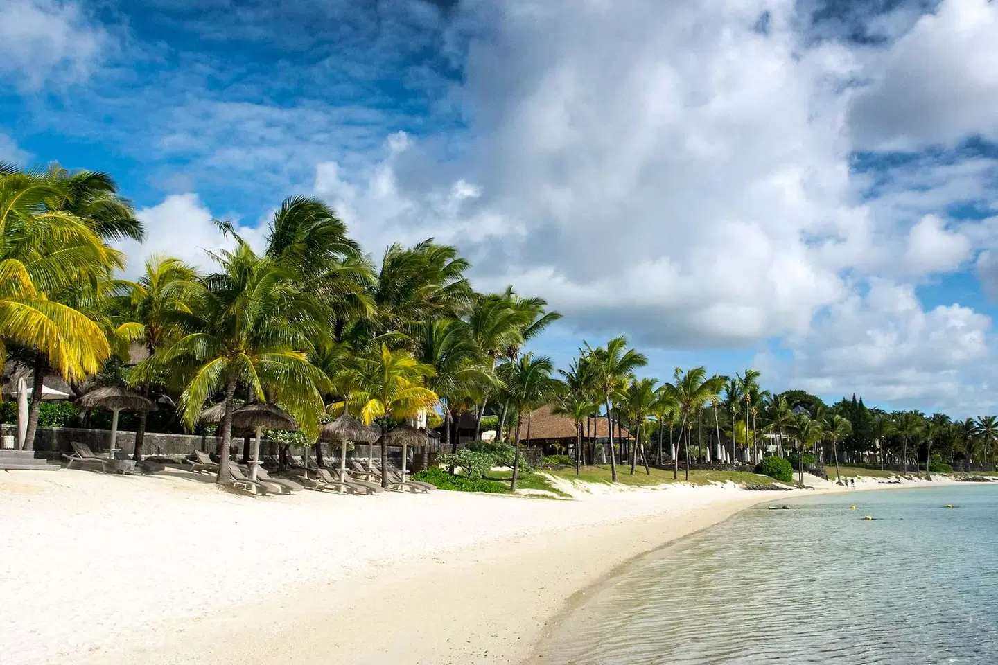 LUX* Belle Mare Strand