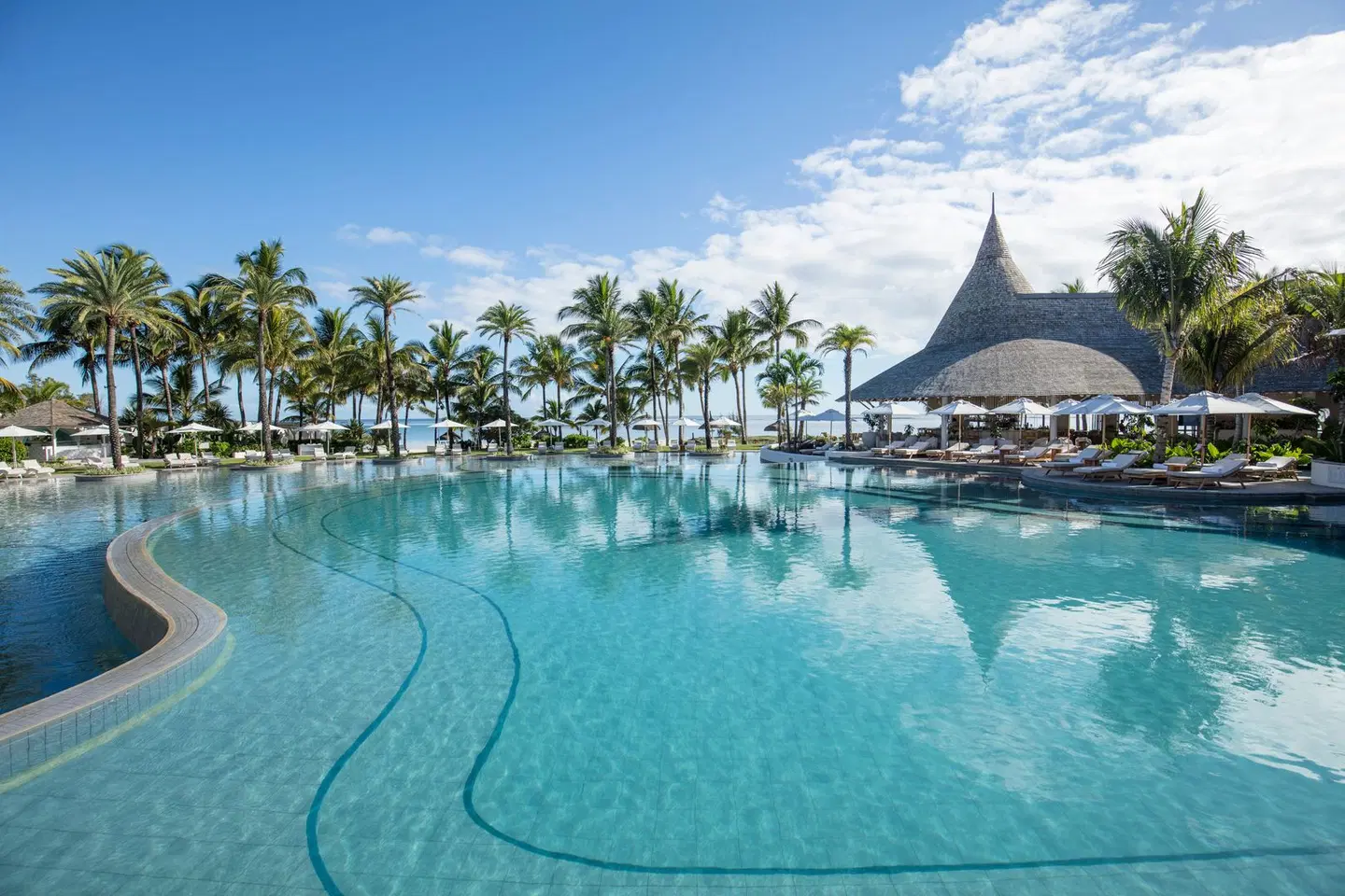 LUX* Belle Mare OUTDOOR_POOL