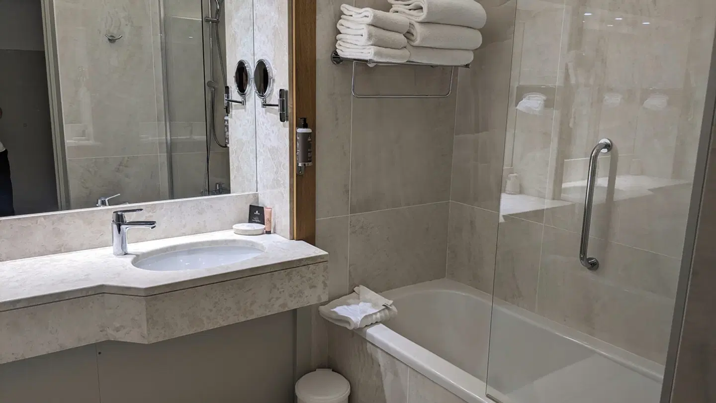 Hotel Alivi Badezimmer