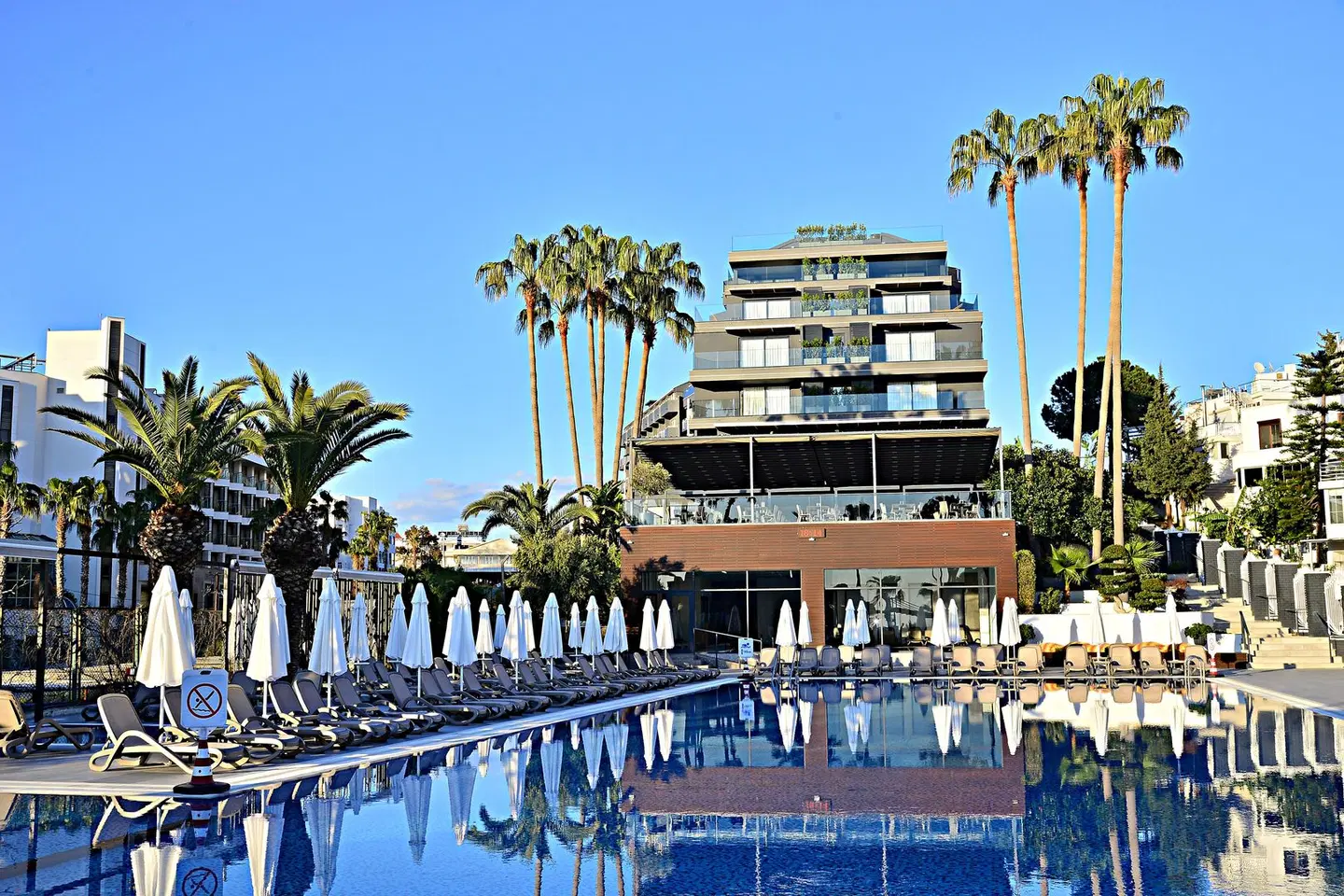 Thalia Unique OUTDOOR_POOL