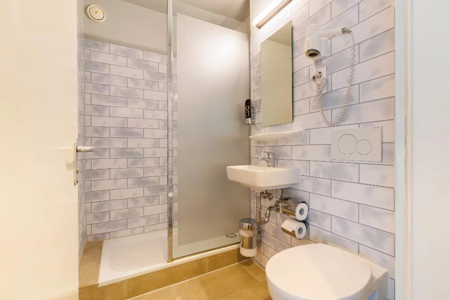 A & O München Hackerbrücke Badezimmer