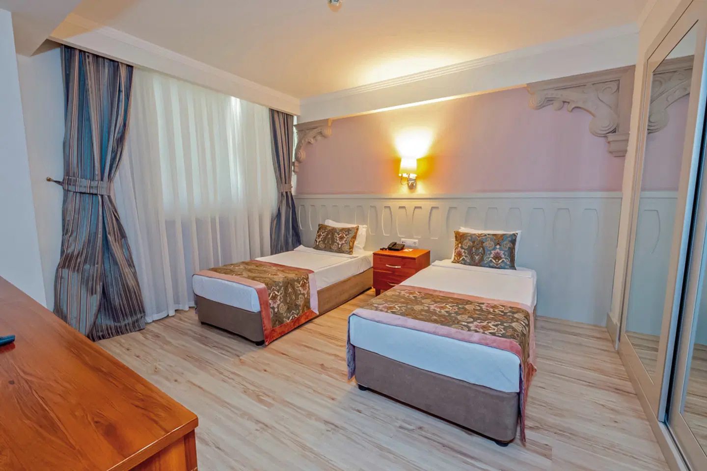 Side Crown Serenity ROOM_EXAMPLE