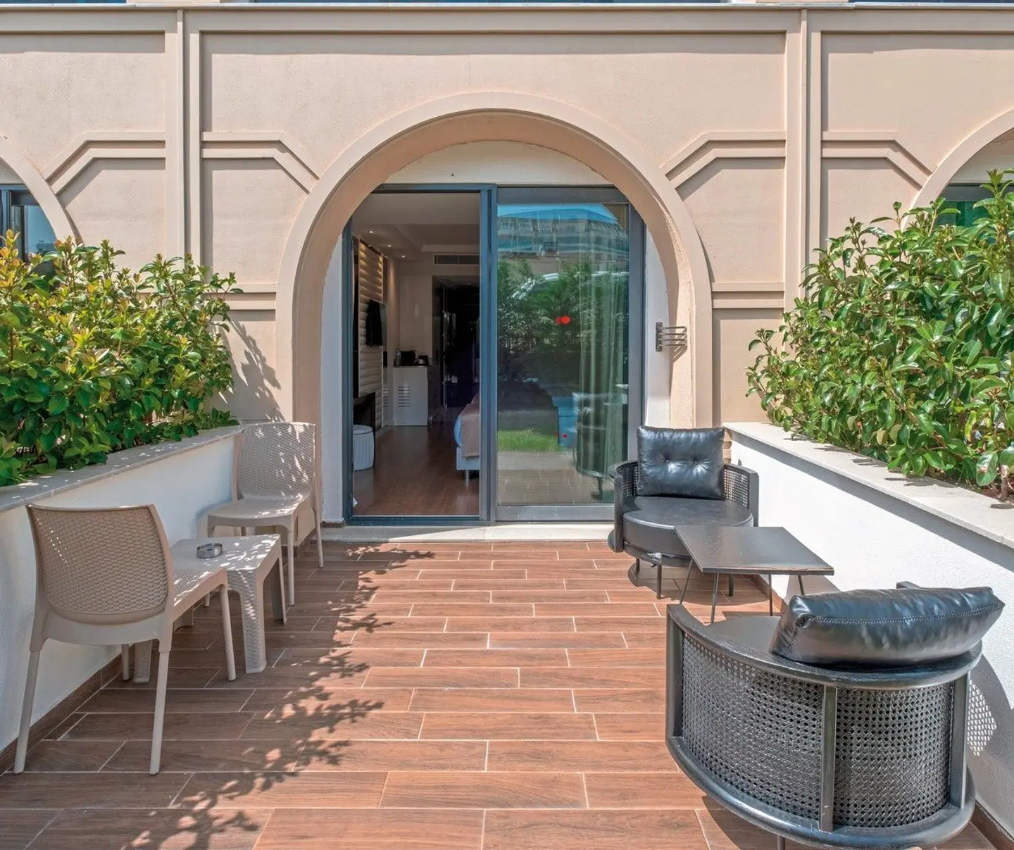 Serenity Queen Hotel Terrasse