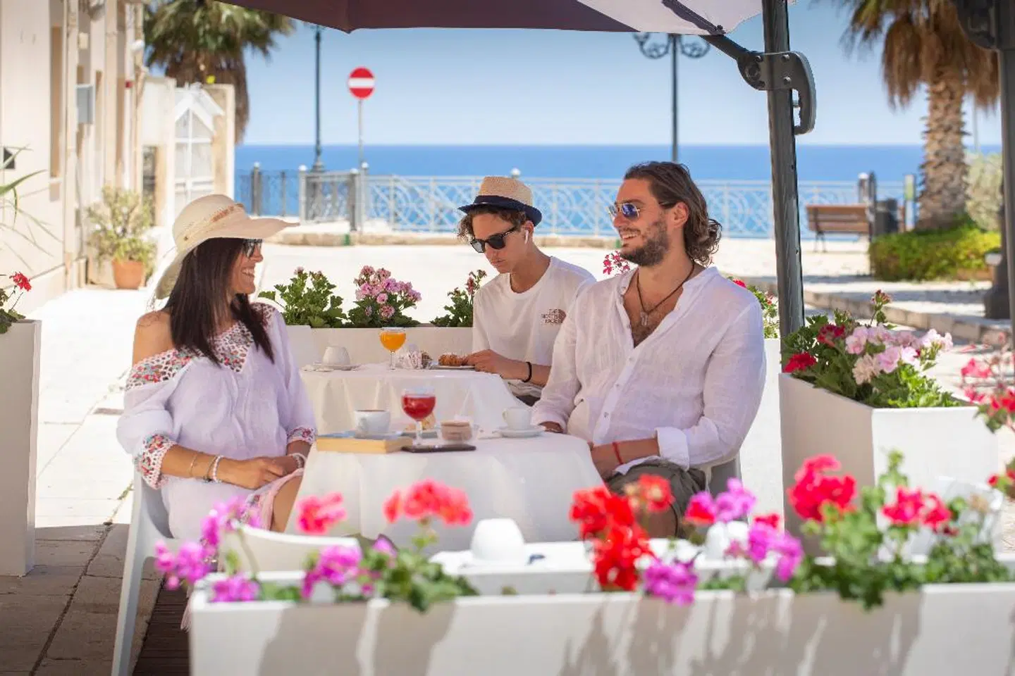 Al Madarig Hotel PEOPLE