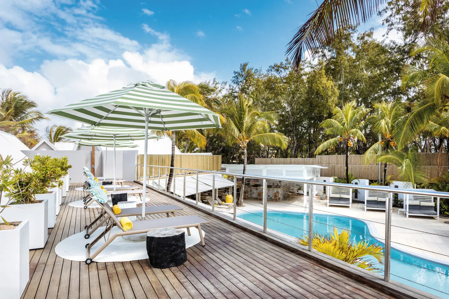 Tropical Attitude OUTDOOR_POOL